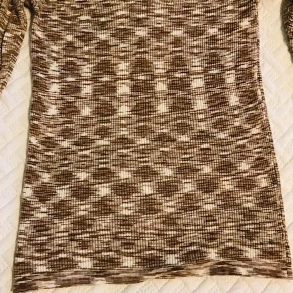 Rue21 V-Neck 3/4 Sleeve Sweater - Picture 3 of 3